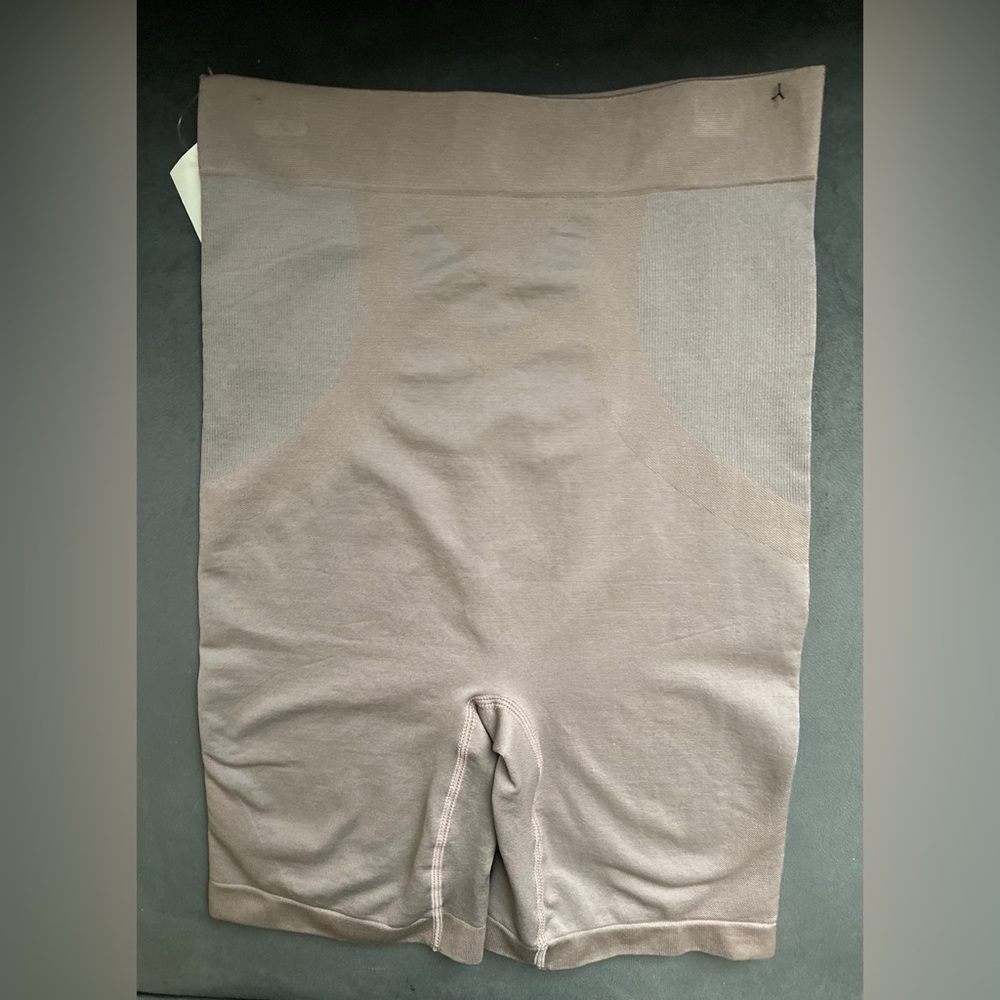 Skinny Girl Shapewear NWOT Bethenny Frankel Women’s Medium Tan Smoother Shaper